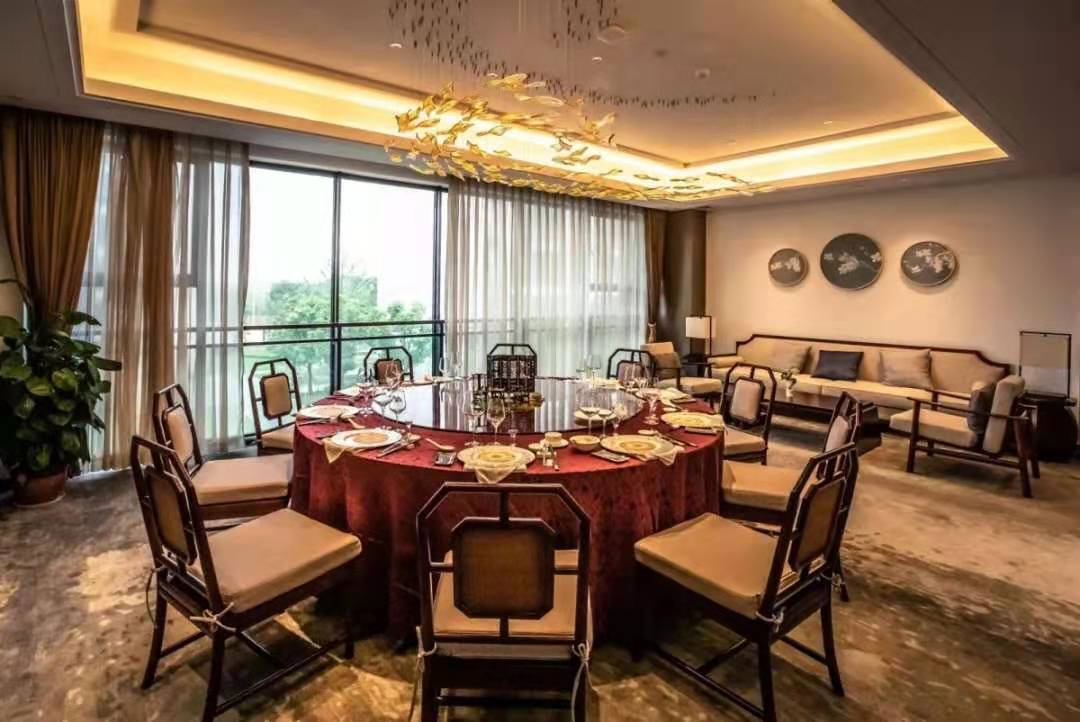 鴻業酒店餐廳家具定制